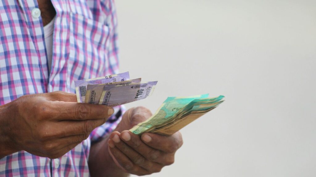 How to Personalize a Money Flower for Special Occasions